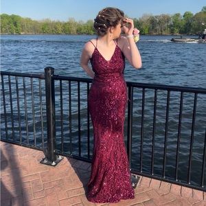 SIZE 6 maroon Prom dress!